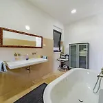 2 Bedroom Amazing In Stankovici Apartment Orebic
