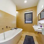 Apartment 2 Bedroom Amazing In Stankovici *