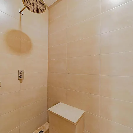Apartment 2 Bedroom Beautiful In Stankovici *