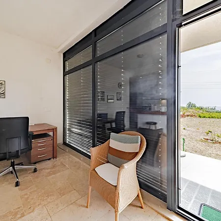 2 Bedroom Beautiful In Stankovici Apartment Orebic