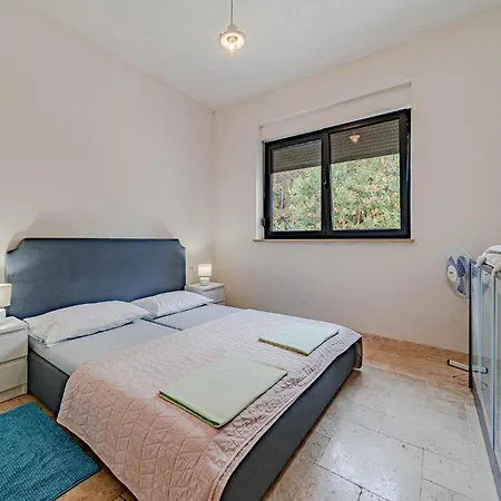 2 Bedroom Amazing In Stankovici * Orebić