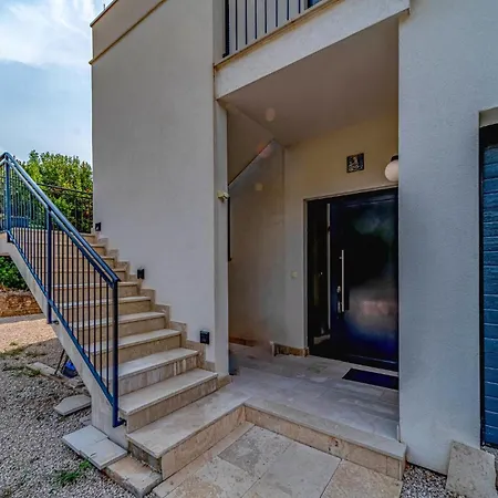 2 Bedroom Beautiful In Stankovici