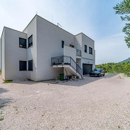 Gorgeous In Stankovici Apartment Orebic